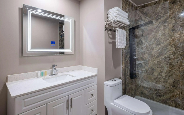 Super 8 By Wyndham Niagara Falls On