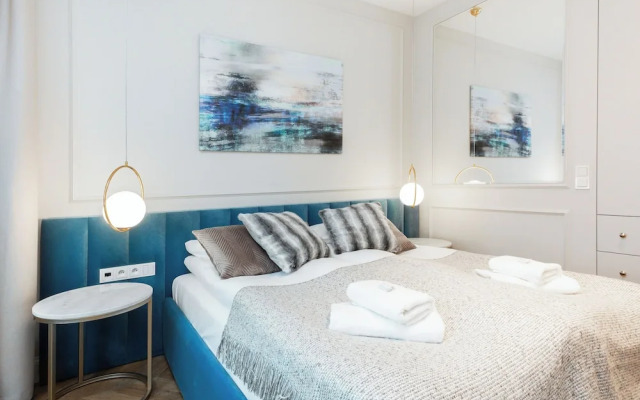 Mennica Amethyst by Renters Prestige