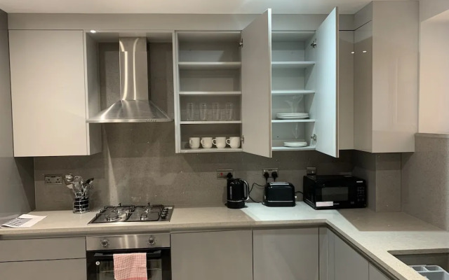 Stunning 2-bed Apartment in Barking