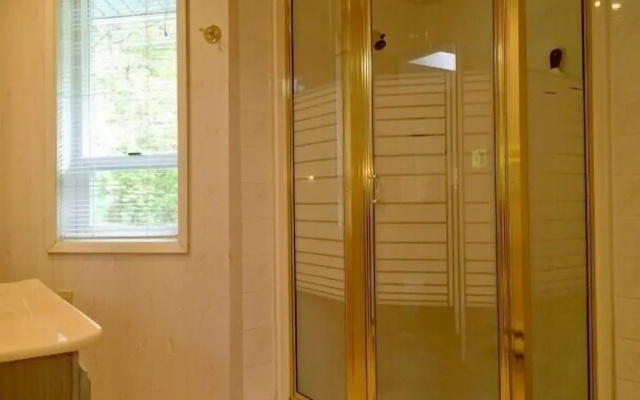 Mt. Baker Lodging Cabin 13 (Sleeps 8)