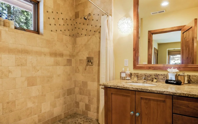 Star Haven Retreat 5 BDR Stunner!