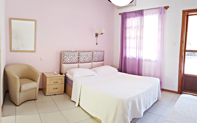 Studios & Apartments Efrosini