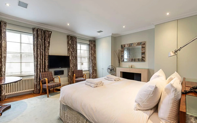 London Luxe Retreat: 5-bed Gem