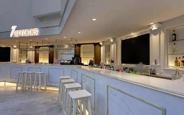 Seven Seas Hotel Blue