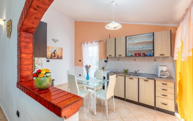 Beautiful Home in Sisan With Wifi and 4 Bedrooms