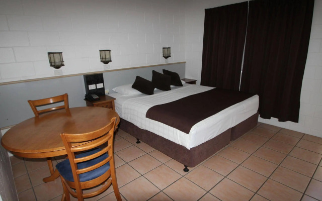 The Colonial Rose Motel