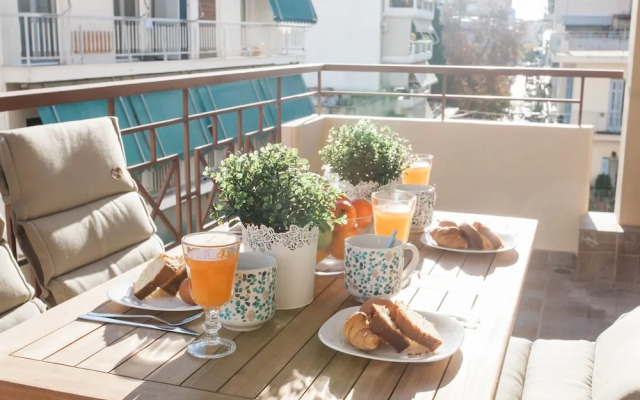 Nephiria's Boho House with Acropolis View