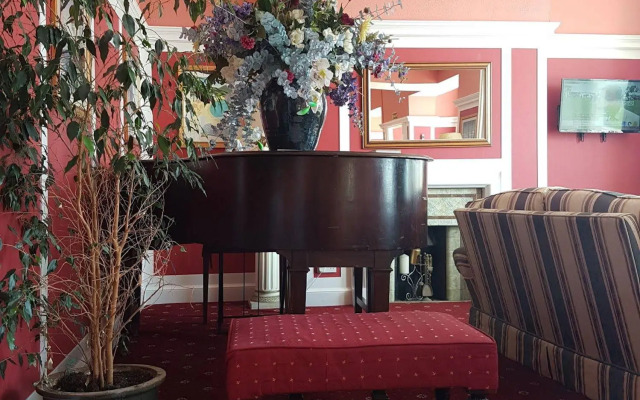 OYO The Southcliff Hotel