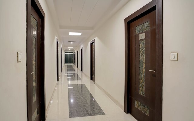Capital O 49135 Sri Simran Park Hotel