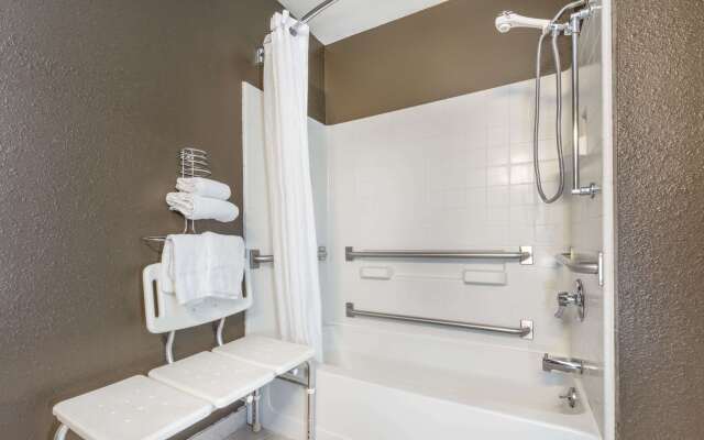 Super 8 by Wyndham Georgetown