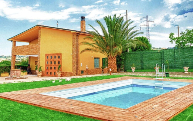 Wonderful Villa with Private Swimming Pool near Sea