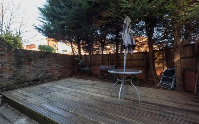 Serene and Spacious 1 Bedroom Garden Flat in Clapton