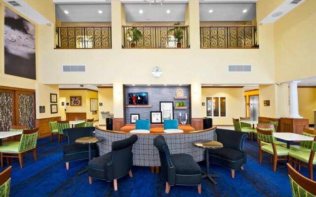 Hampton Inn & Suites Jacksonville Deerwood Park