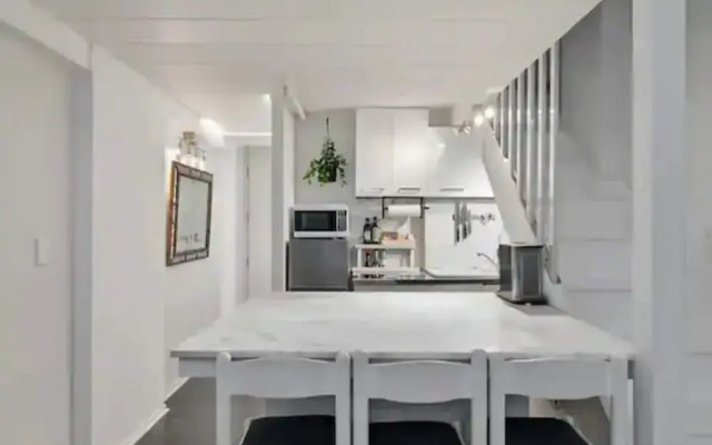 Stylish Loft Apartment In Cbd W/ King Bed!