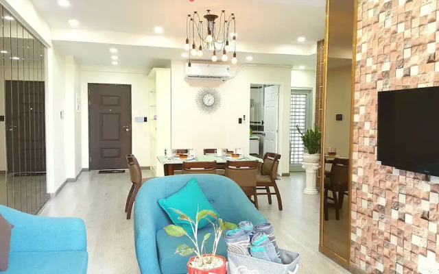 Scenic Valley Luxury 2BR SW Pool 07th