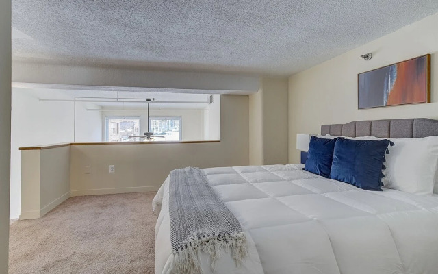 FRONTDESK The Cosmopolitan Apts Philadelphia