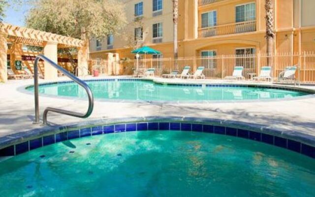 La Quinta Inn N Suites Phoenix Chandler