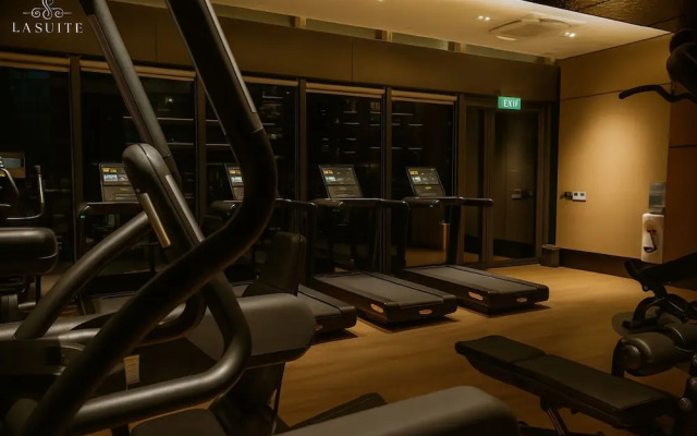 Metropole Urban Residence