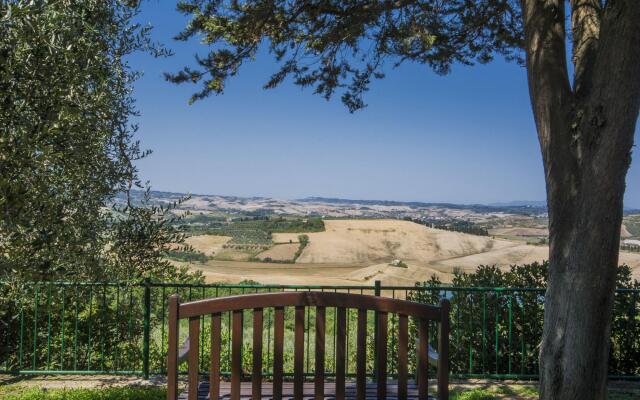 Farmhouse in Chianti With Pool and Terrace
