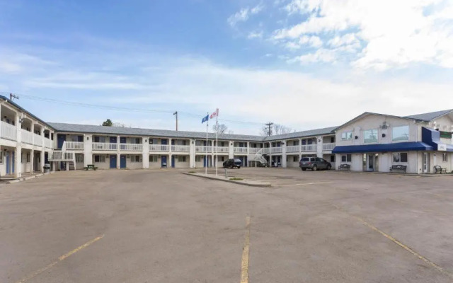 Motel 6-Camrose, AB