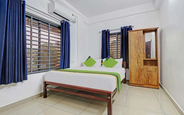 Treebo Nirupama, 750m from Aluva Railway station