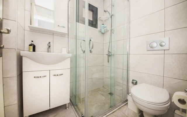 House With Balcony 1 Min to Beach in Bodrum