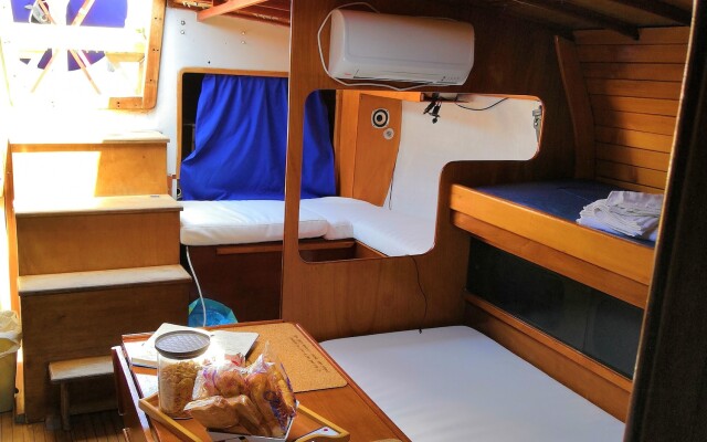 Boat, Sleep & Tours EHoa