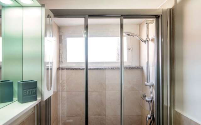 JOIVY Stylish Flat, 5-Minute Metro Trip To Centre