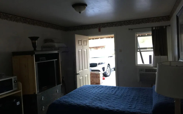 Rustic Inn Motel