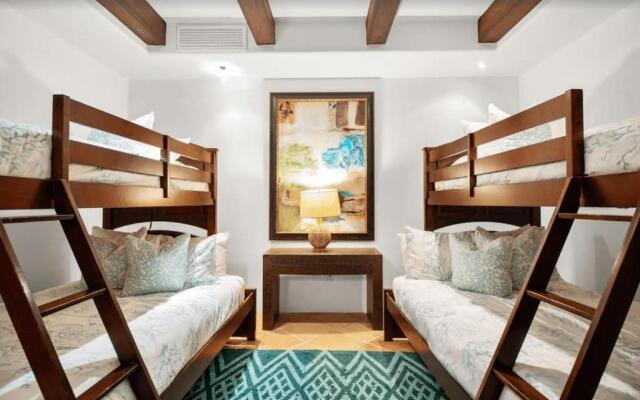 Best Executive-Style Luxury Residence on Property