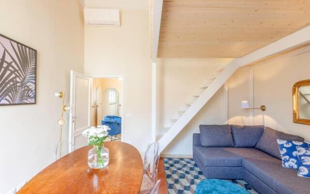 Santa Croce. Quiet, large and luminous loft