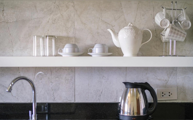 Seastar Hotel And Service Apartment