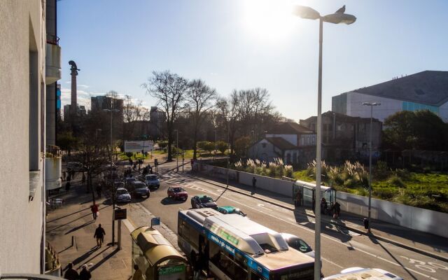 Liiiving In Porto -Boavista Casa Da Música