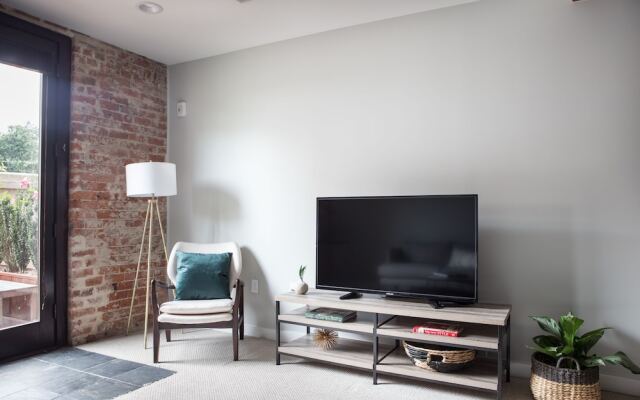 Architectural 1BR in Irish Channel by Sonder