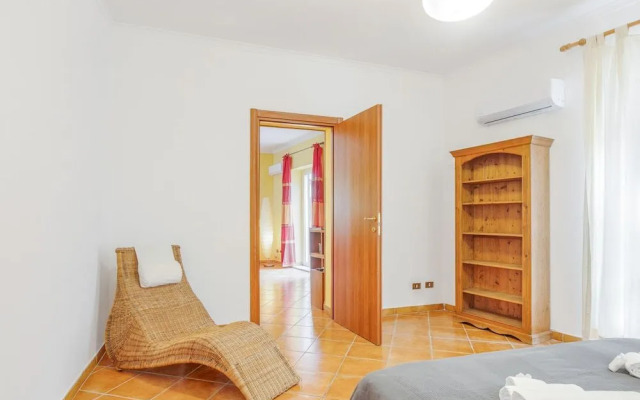 Maqueda Balcony Apartment