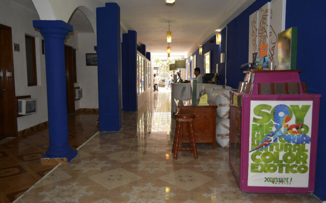 Hotel Maya Azul