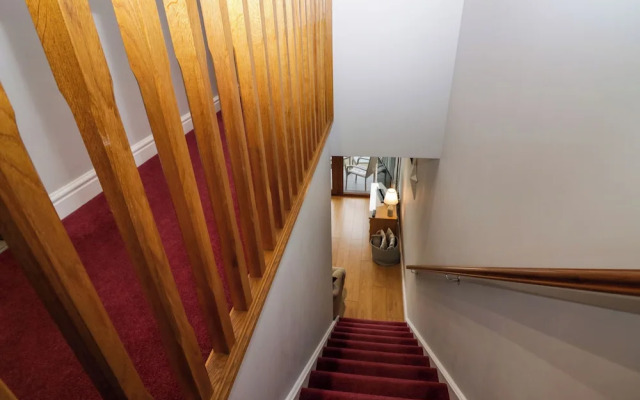9 Swan House