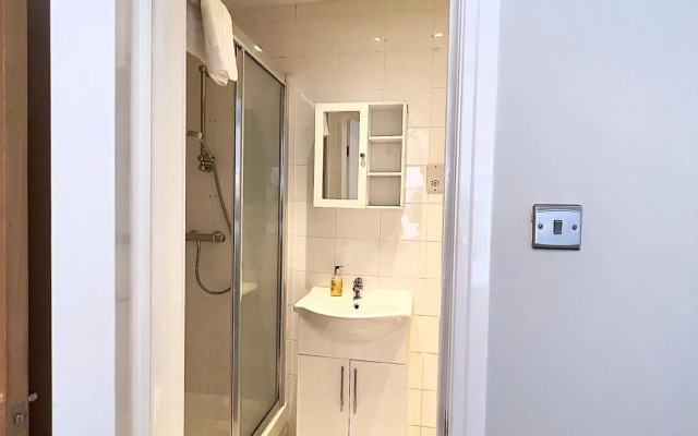 Spacious Two Bedroom Apartment in Westminster