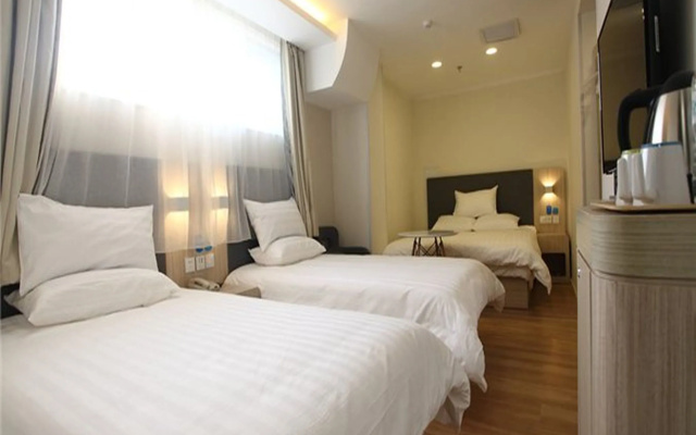 Hanting Hotel(South of Railway Station You'anmen B