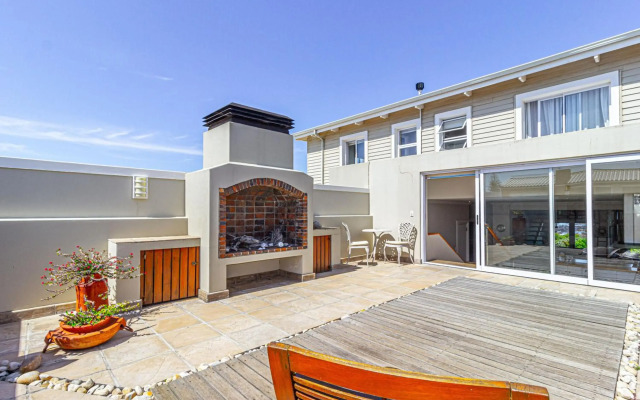 138 Marine Beachfront Guesthouse