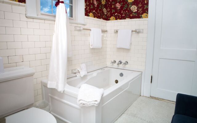 Burke Manor Inn & Pavilion