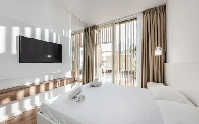 Seaside Retreat Green Coast