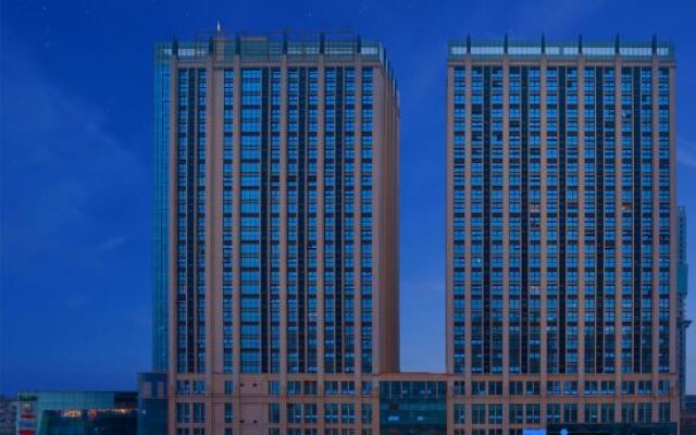 Islands Hotel S (Chengdu Panda Base Longtansi Subway Station)