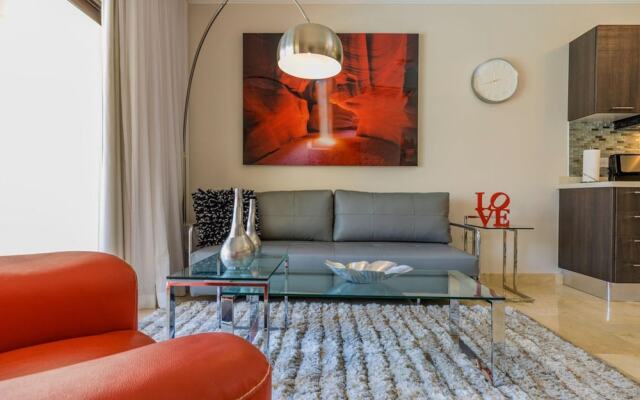 Luxury 1BR Condo Great Location Amenities
