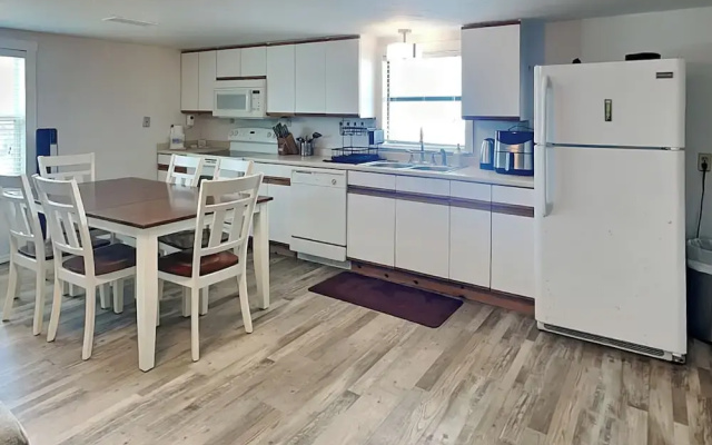 Surfside Beach Bungalow by Ryson Vacation Rentals