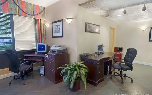 SureStay Hotel by Best Western St. Pete Clearwater Airport