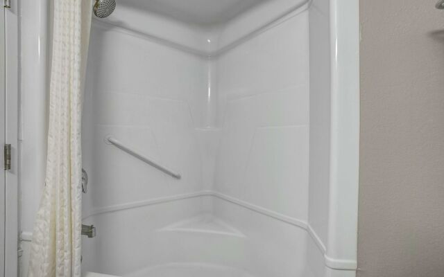 Motel 6 Montgomery, AL - Airport