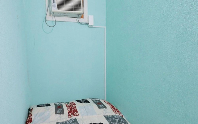 Quarto em residência tranquila e familiar