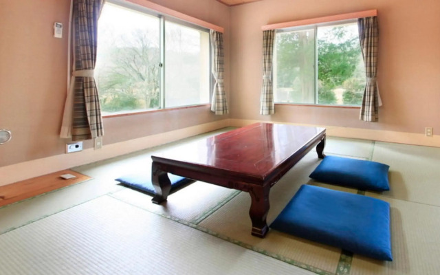 Izu Ippeki lake lakeside terrace