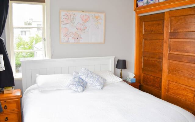Welcoming 4 Bedroom Family Home in Meadowbank